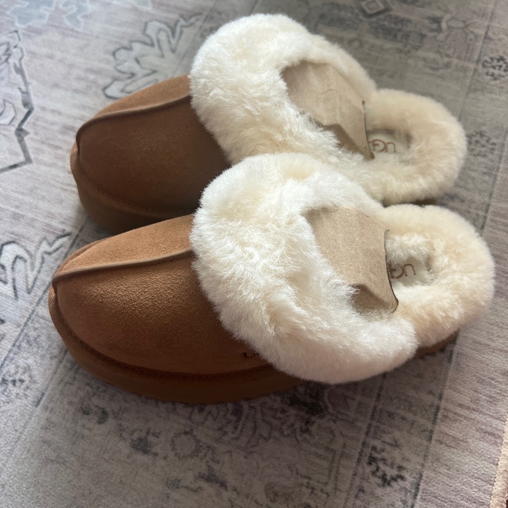 Brand new Uggs Disquette size 6 chestnut. - Picture 2 of 5